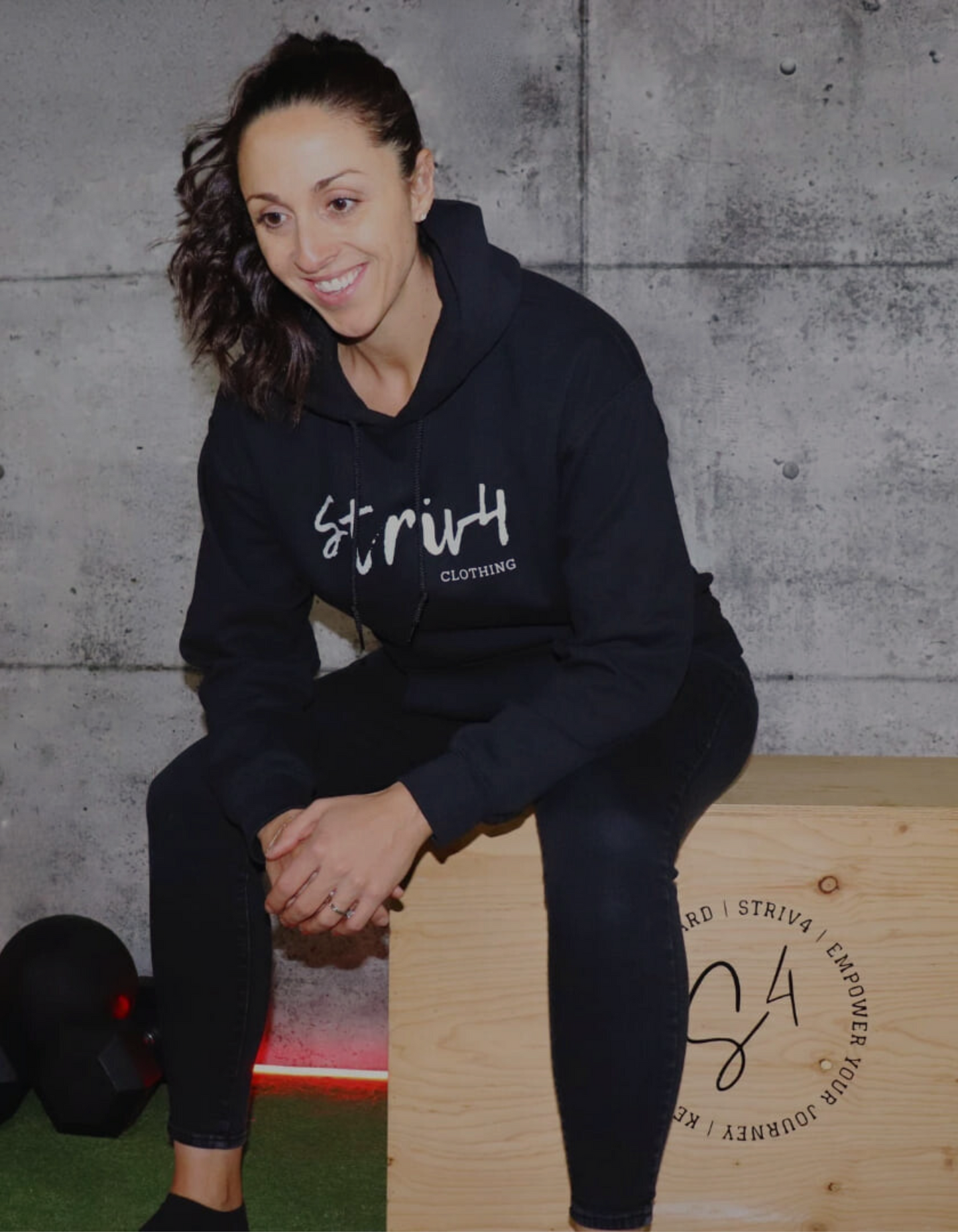STRIV4 CLASSIC Hoodie | 2 colors